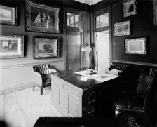 Offices of Mulford & Petry Co., Detroit, Mich., between 1900 and 1910. Creator: Unknown
