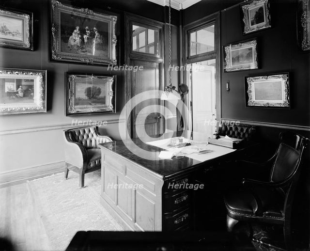 Offices of Mulford & Petry Co., Detroit, Mich., between 1900 and 1910. Creator: Unknown.