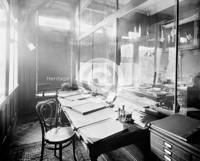 Offices of Mulford & Petry Co., Detroit, Mich., between 1900 and 1910. Creator: Unknown.