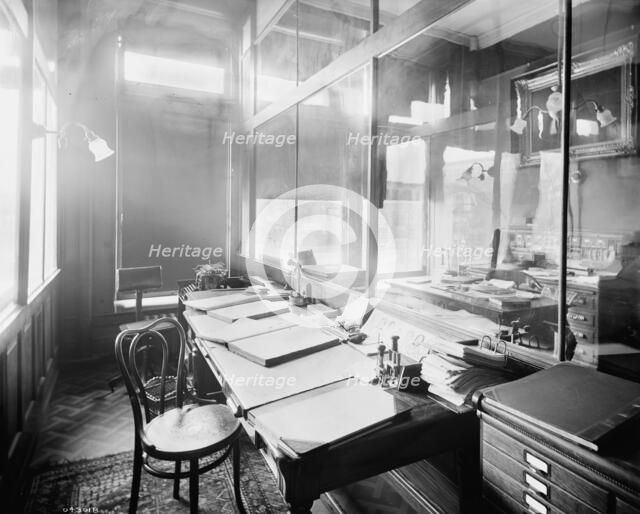 Offices of Mulford & Petry Co., Detroit, Mich., between 1900 and 1910. Creator: Unknown.