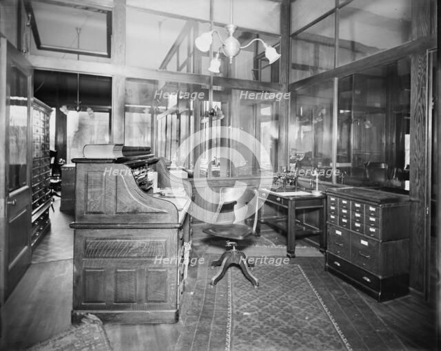 Offices of Mulford & Petry Co., Detroit, Mich., between 1900 and 1910. Creator: Unknown.