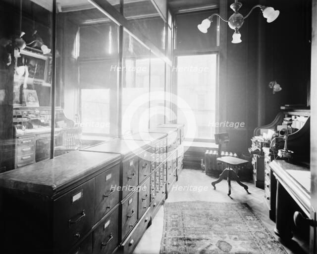 Offices of Mulford & Petry Co., Detroit, Mich., between 1900 and 1910. Creator: Unknown.