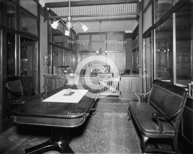 Offices of Mulford & Petry Co., Detroit, Mich., between 1900 and 1910. Creator: Unknown.