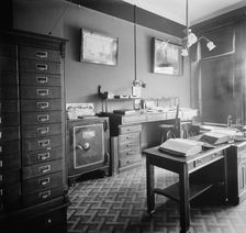 Offices of Mulford & Petry Co., Detroit, Mich., between 1900 and 1910. Creator: Unknown