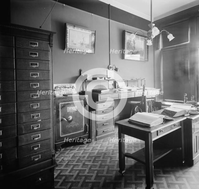 Offices of Mulford & Petry Co., Detroit, Mich., between 1900 and 1910. Creator: Unknown.