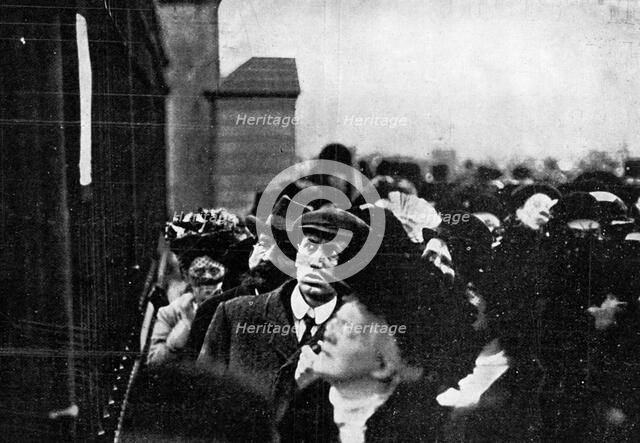 'Official Notification of the Death of King Edward Posted Outside Buckingham Palace', 1910.Artist: Illustrations Bureau