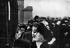 Official Notification of the Death of King Edward Posted Outside Buckingham Palace 1910.Artist: Illustrations Bureau