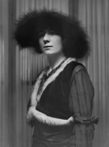 Ogilvie, Miss, portrait photograph, 1914 Jan. 23. Creator: Arnold Genthe