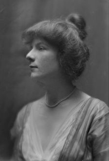 Ogilvie, Miss, portrait photograph, 1914 Jan. 23. Creator: Arnold Genthe