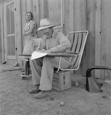 Oklahoma farmer, now living in Cow Hollow, is a FSA borrower, Malheur County, Oregon, 1939 Creator: Dorothea Lange