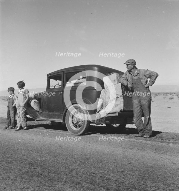 Oklahoma sharecropper entering California, 1937. Creator: Dorothea Lange.