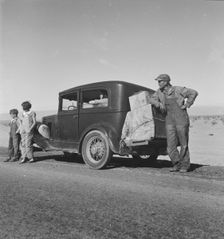 Oklahoma sharecropper entering California, 1937. Creator: Dorothea Lange