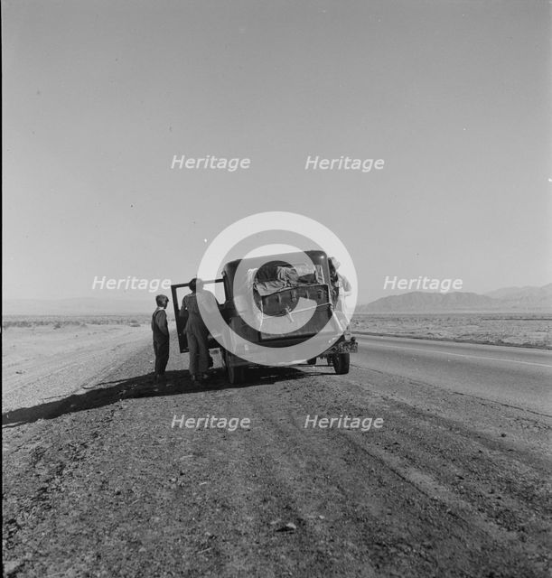 Oklahoma sharecropper entering California, 1937. Creator: Dorothea Lange.