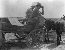 Oklahoma roadside encounter day laborers, 1936. Creator: Dorothea Lange