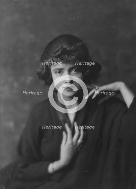 Olcott, Vera, Miss, portrait photograph, 1916. Creator: Arnold Genthe.