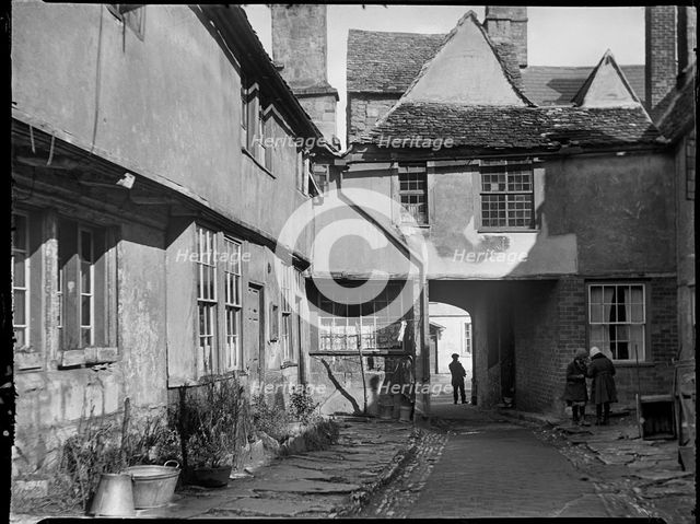 Old George Yard, Burford, West Oxfordshire, Oxfordshire, 1924. Creator: Katherine Jean Macfee.