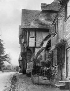 Old house at Chiddingstone, Kent, 1924-1926.Artist: Herbert Felton