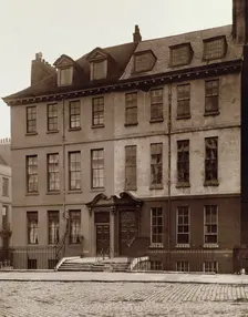 Old House, Queen Square, Bloomsbury, c1883. Creator: Henry Dixon & Son