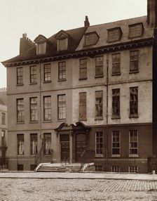 Old House, Queen Square, Bloomsbury, c1883. Creator: Henry Dixon & Son