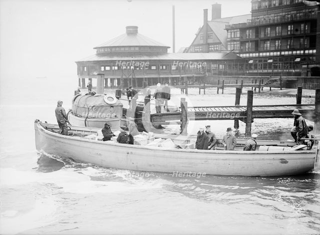 Old Point Comfort, Va. - Wharf, 1914. Creator: Harris & Ewing.