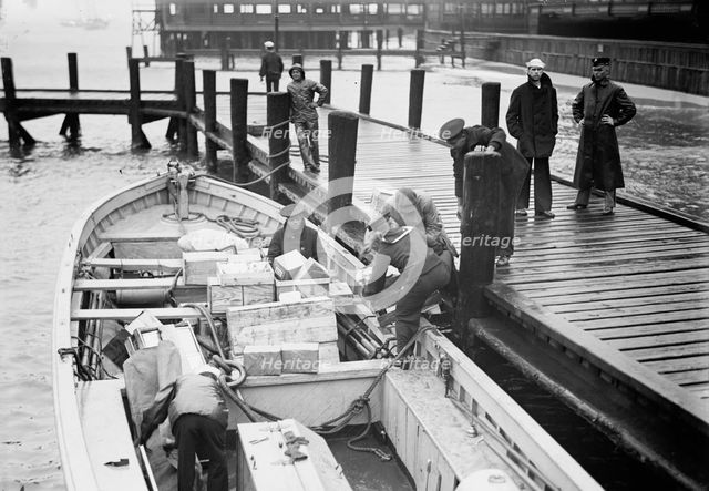 Old Point Comfort, Va. - Wharf, 1914. Creator: Harris & Ewing.