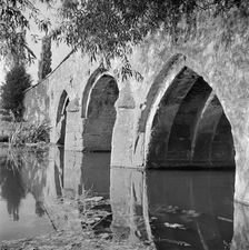 Old Radcot Bridge, Oxfordshire, 1949. Artist: Eric de Maré