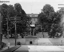 Old Schuler [i.e. Schuyler] Mansion, Albany, N.Y., between 1900 and 1910. Creator: Unknown