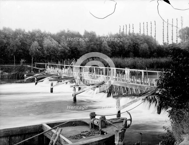 Old Weir, Bray, Berkshire, c1860-c1922. Artist: Henry Taunt