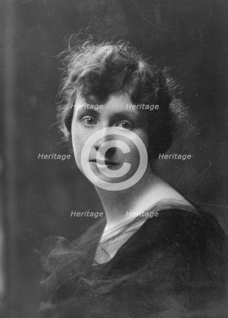 Oliver, C., Miss, portrait photograph, 1916 May 5. Creator: Arnold Genthe.