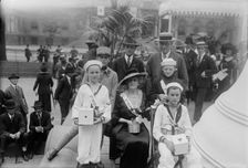 Oliver Harriman family & Junior Naval Scouts, 1918. Creator: Bain News Service