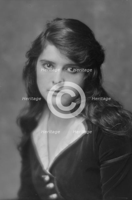 Olonova, Olga, Miss, portrait photograph, 1915 Sept. 23. Creator: Arnold Genthe.