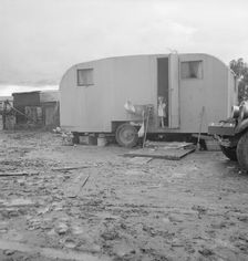Orange packer of Sunkist oranges, self-built trailer, California, 1939. Creator: Dorothea Lange