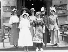 Oregon girls in N. Y., c1912. Creator: Bain News Service