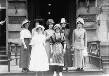 Oregon girls in N.Y., 1912. Creator: Bain News Service