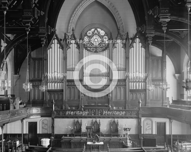 Organ at Fort Street Presbyterian Church, Detroit, Mich., between 1905 and 1915. Creator: Unknown.