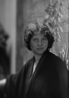 Ormeston, Leslie, Miss, portrait photograph, 1913 Feb. 4. Creator: Arnold Genthe
