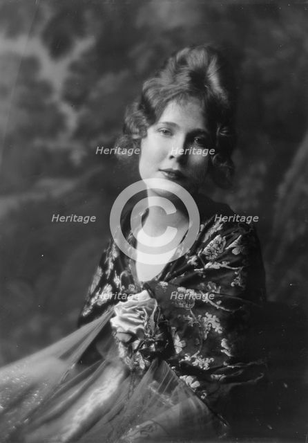 Ormond, Maria, Miss, portrait photograph, 1917 Oct. or Nov. Creator: Arnold Genthe.