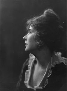 Ormond, Maria, Miss, portrait photograph, between 1917 and 1921. Creator: Arnold Genthe