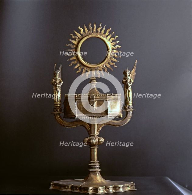 Ostentorium pyx made in embossed and engraved gilded silver, from the Church of Santa Maria de Ll…