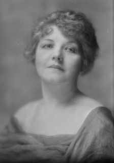 Osterman, Kathryn Hargrave, Miss, portrait photograph, 1915 Feb. 9. Creator: Arnold Genthe