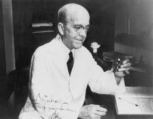 Oswald Theodore Avery, Canadian-born American bacteriologist and molecular biologist