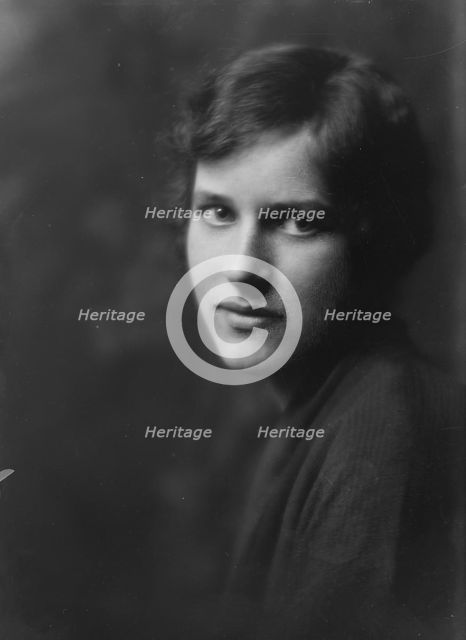 Osborn, M., Miss, portrait photograph, 1916 May 6. Creator: Arnold Genthe.