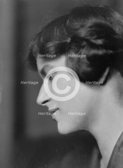 Osborn, M., Miss, portrait photograph, 1916 May 6. Creator: Arnold Genthe.