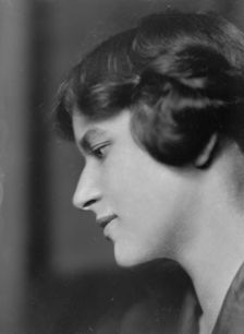 Osborn, M., Miss, portrait photograph, 1916 May 6. Creator: Arnold Genthe