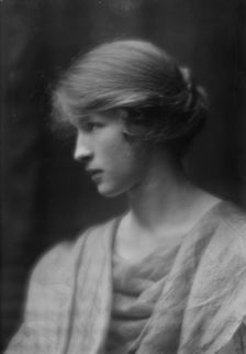 Osborn, Audrey, Miss, portrait photograph, 1913. Creator: Arnold Genthe