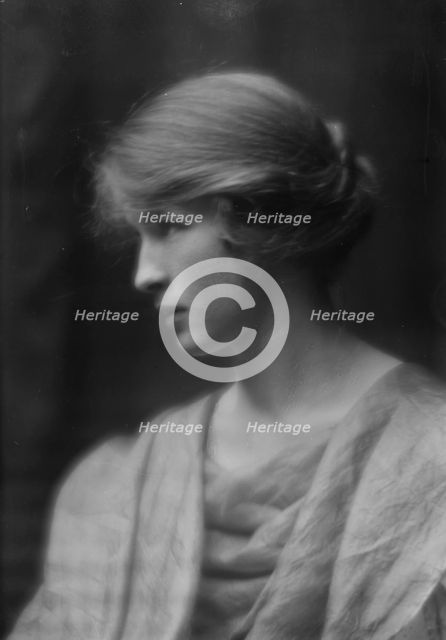 Osborn, Audrey, Miss, portrait photograph, 1913. Creator: Arnold Genthe.