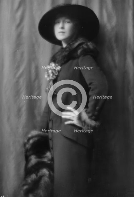 Osborn, Audrey, Miss, portrait photograph, 1913. Creator: Arnold Genthe.