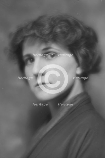Osborn, Dorothy, Miss, portrait photograph, 1915 Apr. Creator: Arnold Genthe.