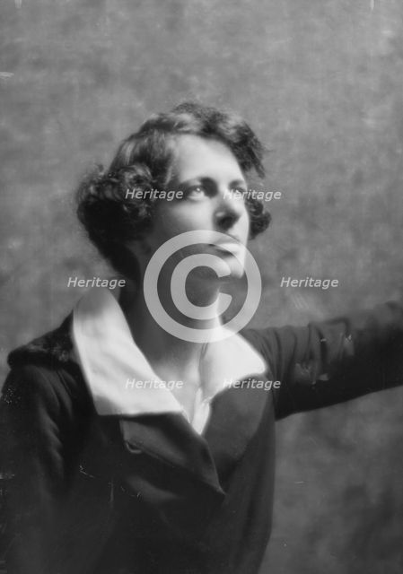 Osborn, Josephine, Miss, portrait photograph, 1915 Dec. or 1916 Jan. Creator: Arnold Genthe.