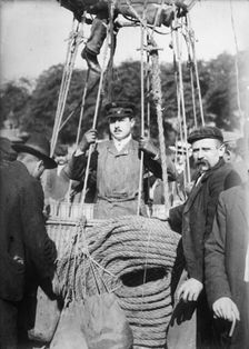 Oscar Erbsloh, ready to go up in balloon, 1916. Creator: Bain News Service